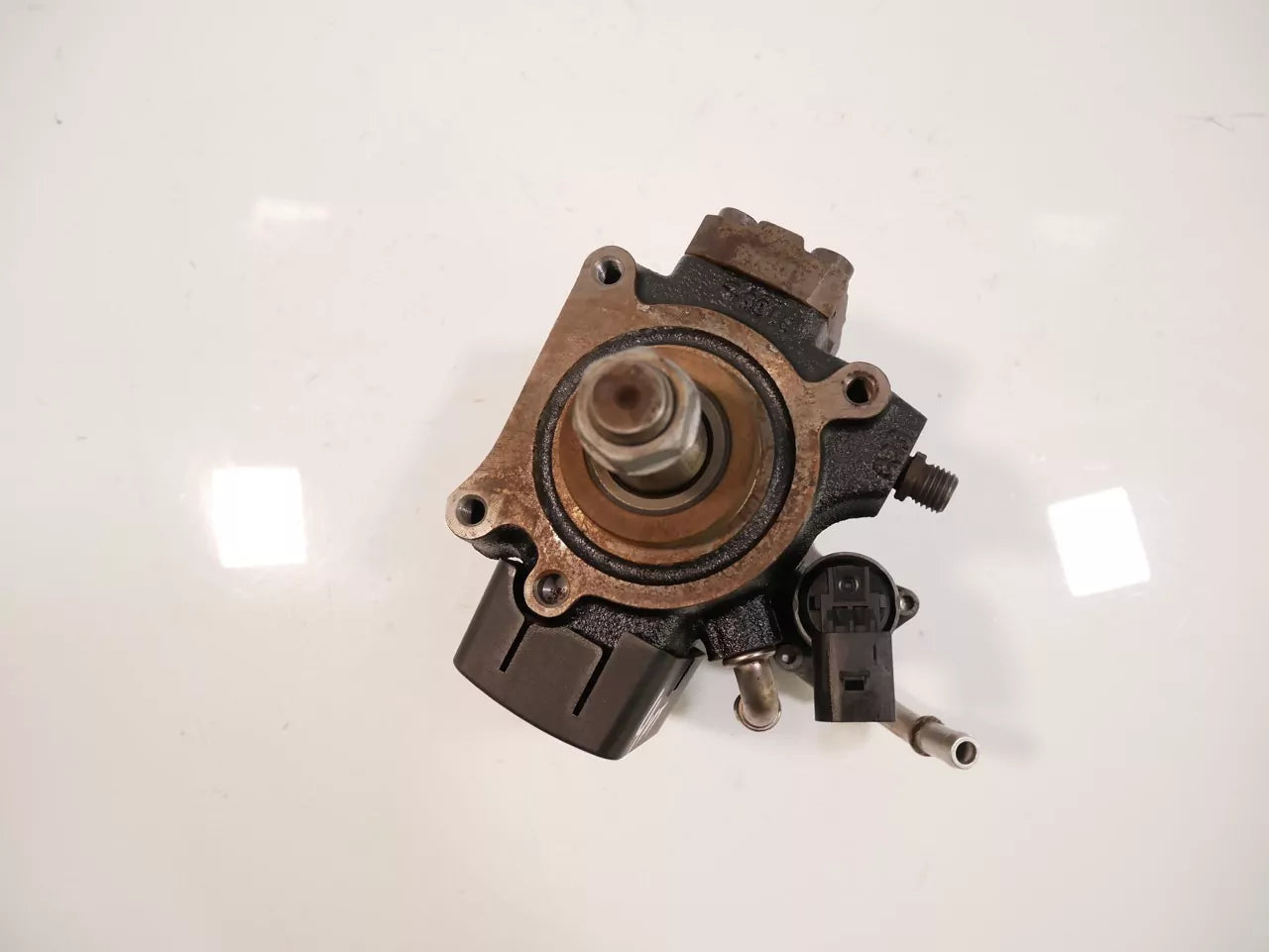 Bomba de alta presión Volkswagen Caddy 1.6 TDI CAY CAYD CAYC 03L130755E