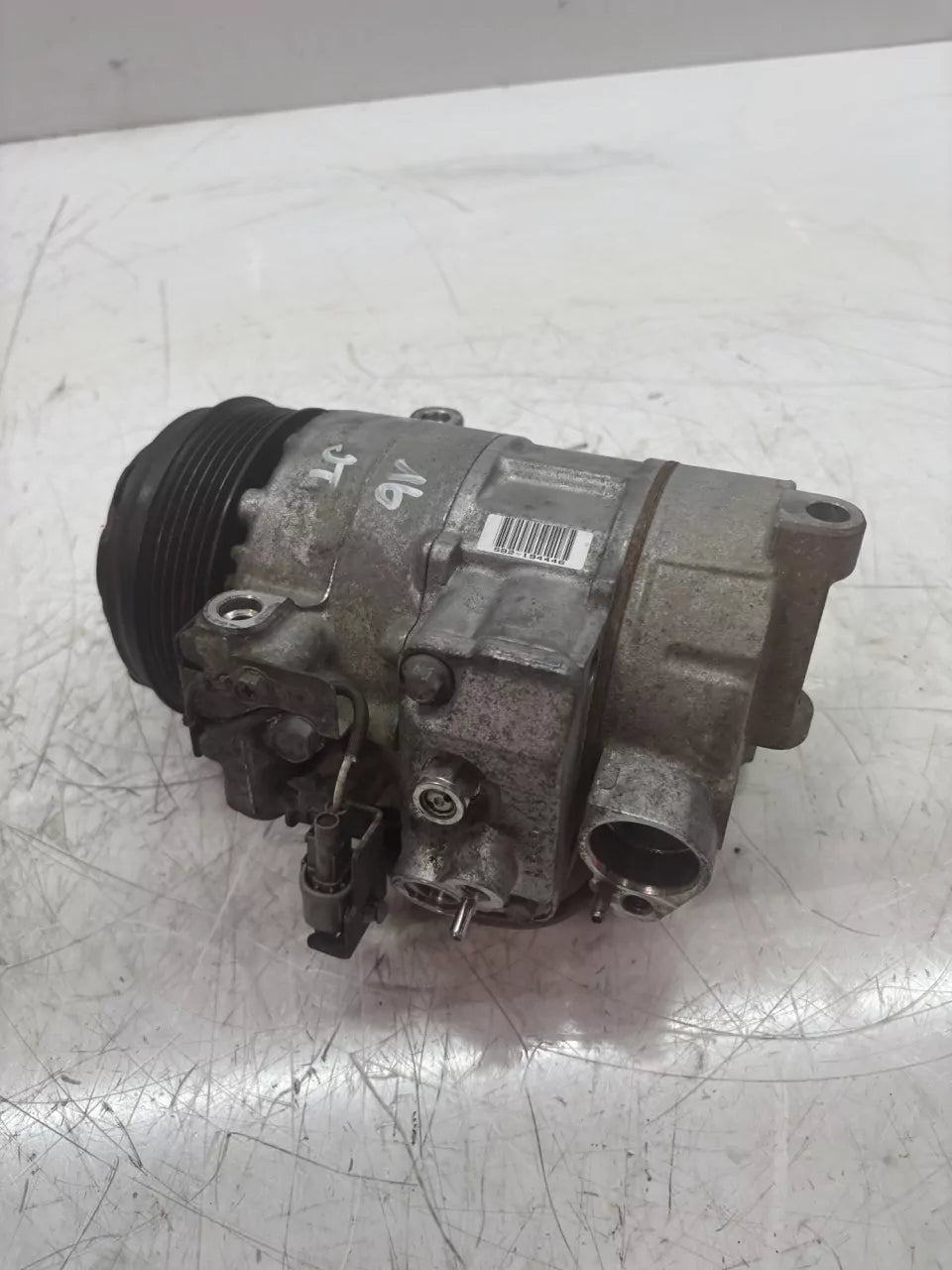 Compresor de aire acondicionado Mercedes-Benz Clase E 2.2 CDI OM651.911 OM651 A0109905004
