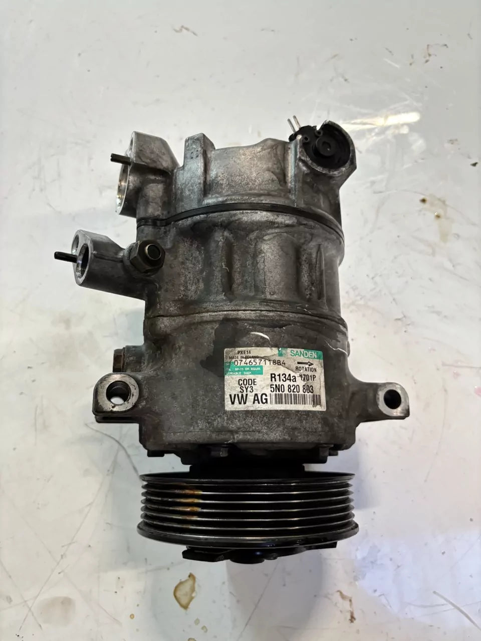 Compresor de aire acondicionado Volkswagen Audi A3 Golf Tiguan 2.0 TDI CBAB CBA 5N0820803