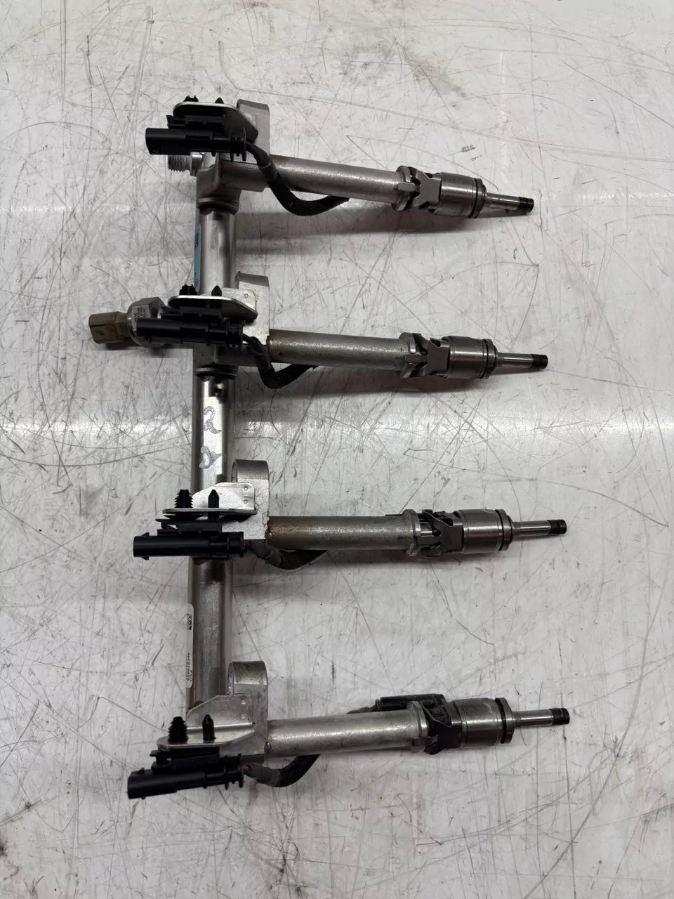 Carril del inyector Volvo XC90 II 2.0 T6 B4204T27 31303496