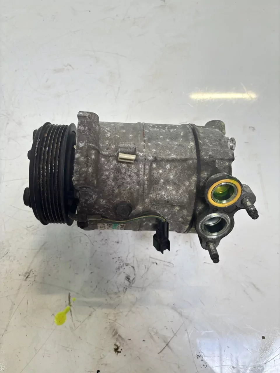 Compresor de aire acondicionado Volvo V40 525 1.6 D2 D4162T 36001128