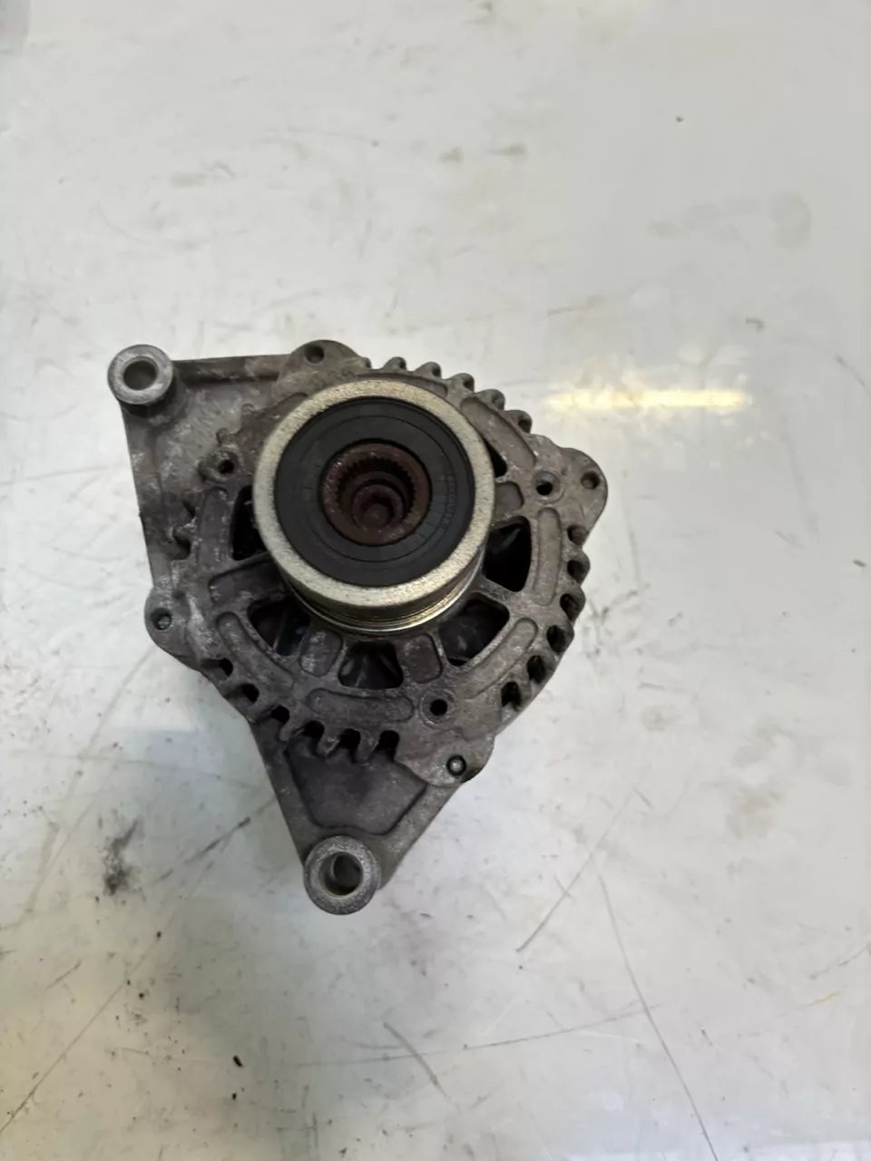 Alternador Opel Adam Astra Meriva 1.4 gasolina B14XER 13581885