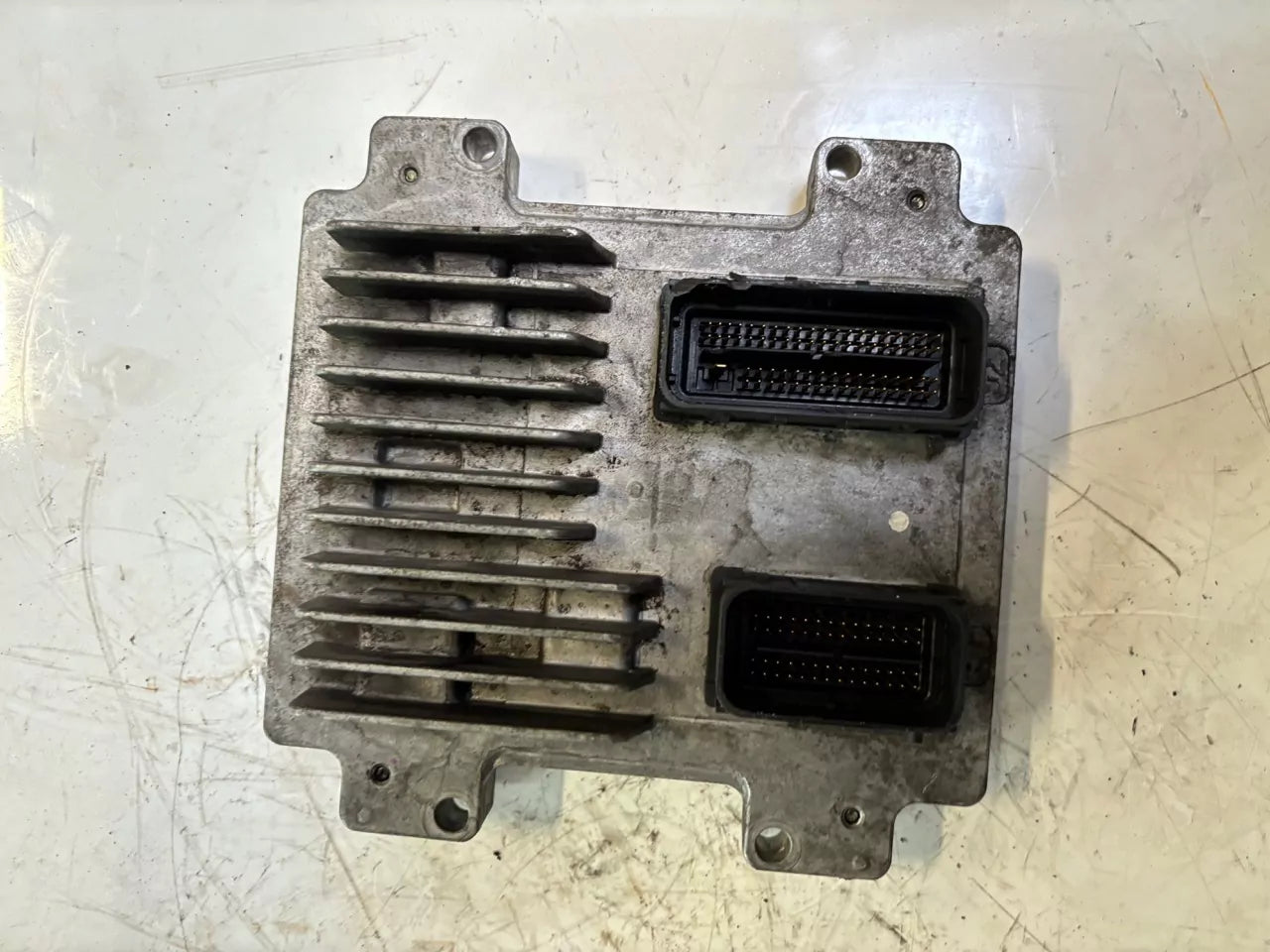 Unidad de control Opel Astra Insignia Zafira Mokka 1.8 gasolina A18XER 12639891