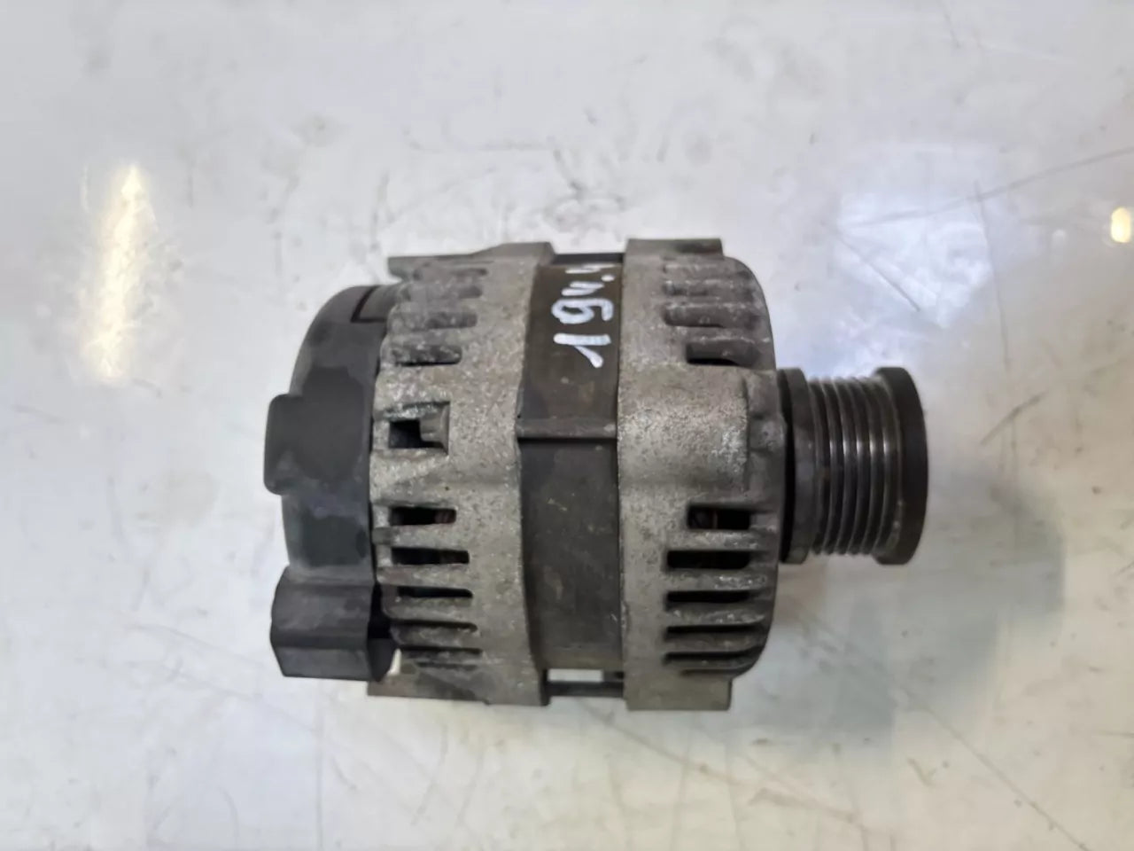 Alternador Opel Astra Insignia Zafira Mokka 1.8 gasolina A18XER 13500577