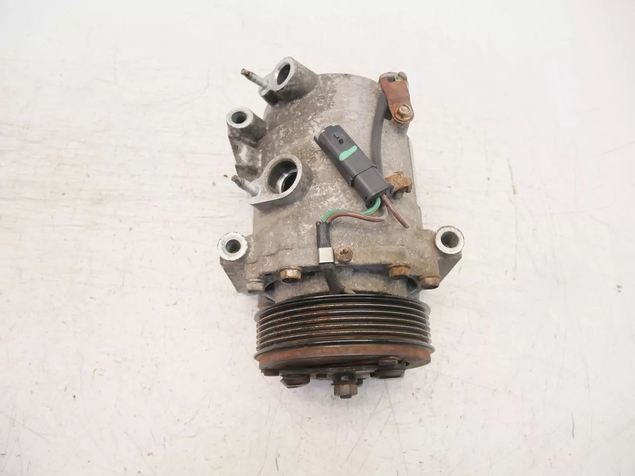 Compresor de aire acondicionado Opel Corsa P2J0 1.2 F12XHL EB2ADTD HN05 9827596080