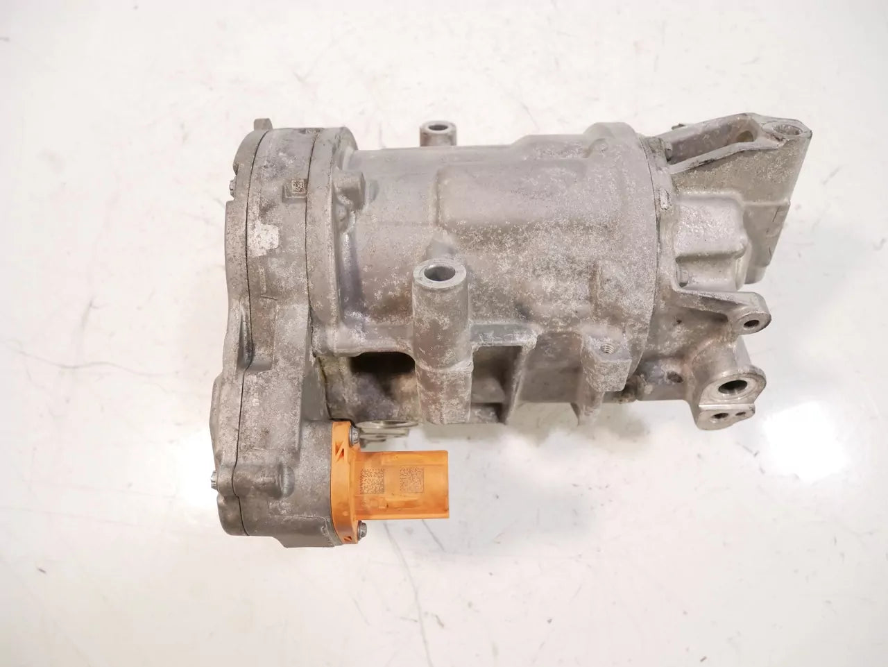 Compresor de aire acondicionado Mercedes-Benz CLA X118 1.3 250 e M282.914 282.914 A0008307704