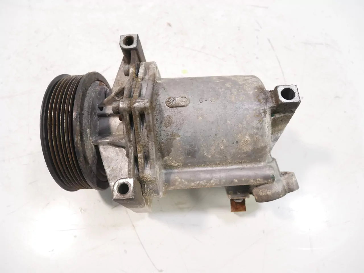 Compresor de aire acondicionado Nissan Juke F15 1.2 DIG-T HRA2DDT HRA2 92600BV80A
