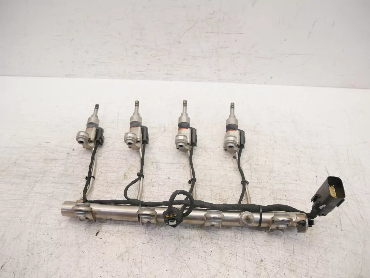 Rampa inyectora Opel Astra K 1.4 Turbo T B14XFT LE2 HU701620322