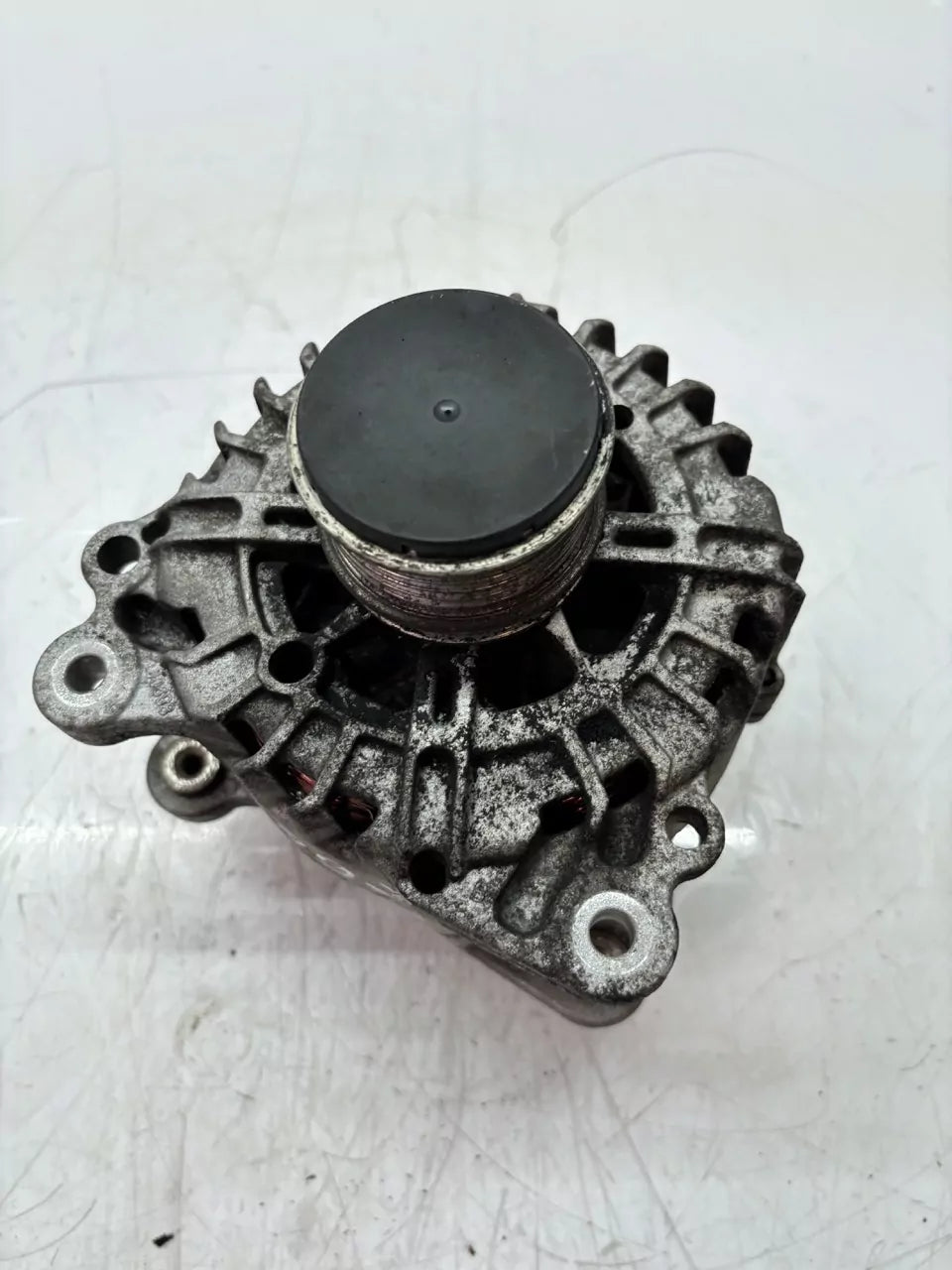 Alternador Volkswagen Golf VI Passat 2.0 TDI CBDC CBD 03L903023E