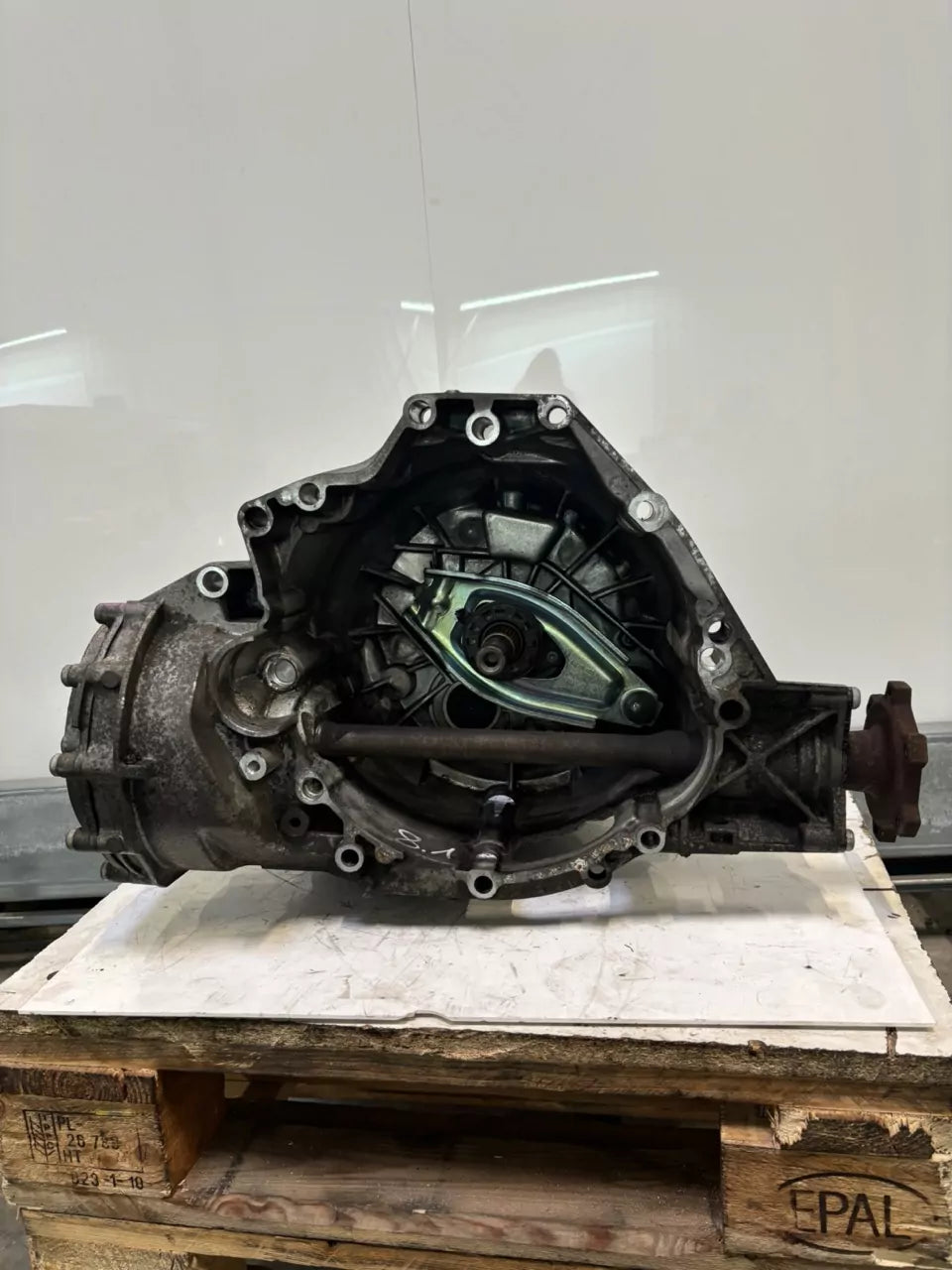 Caja de cambios manual Audi A4 2.0 TDI CAHA CAH KLS JST LLQ 0B1300027D 6 velocidades