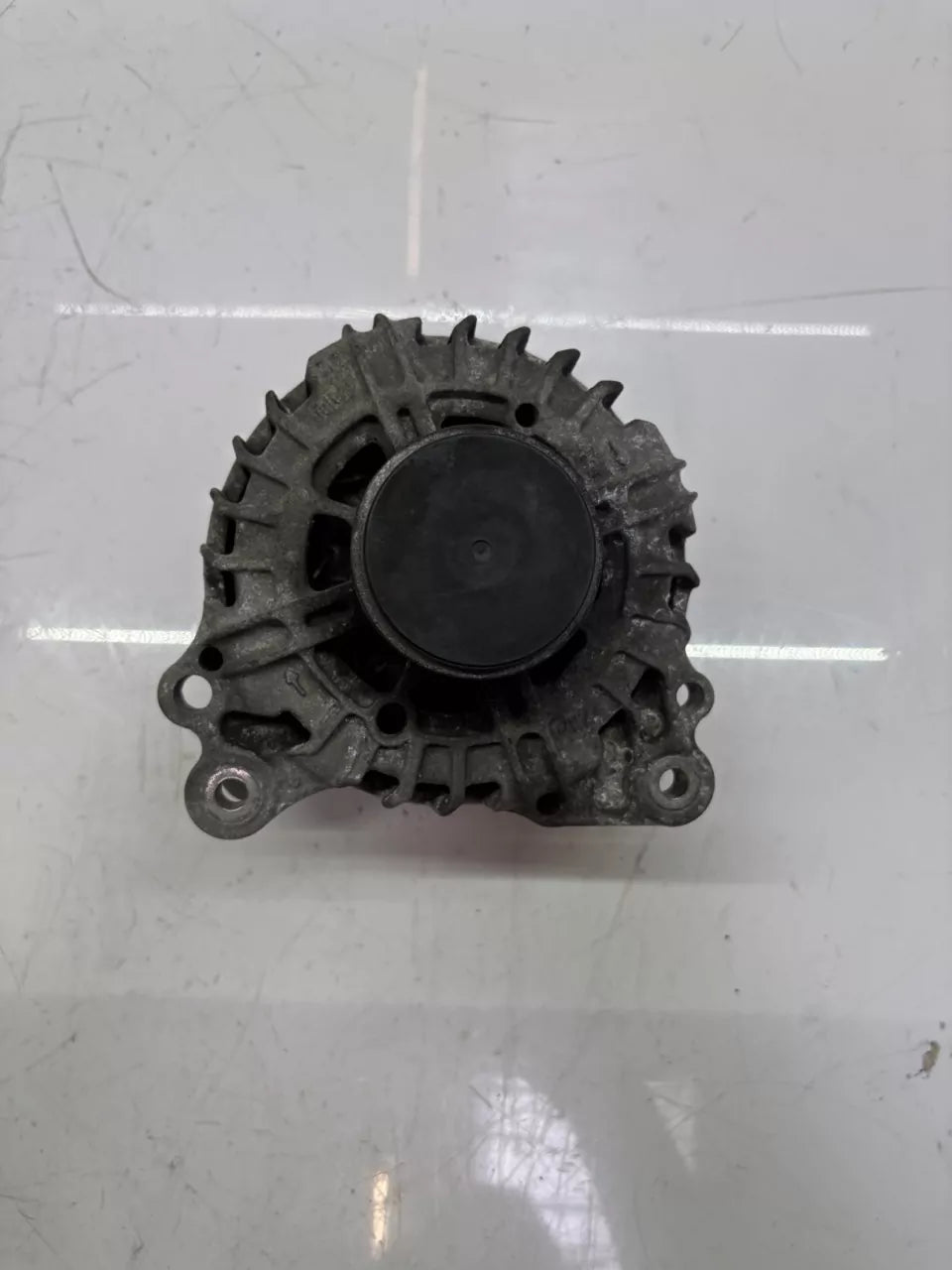 Alternador Volkswagen Golf Passat 2.0 TDI CBDC CBD 03L903023E