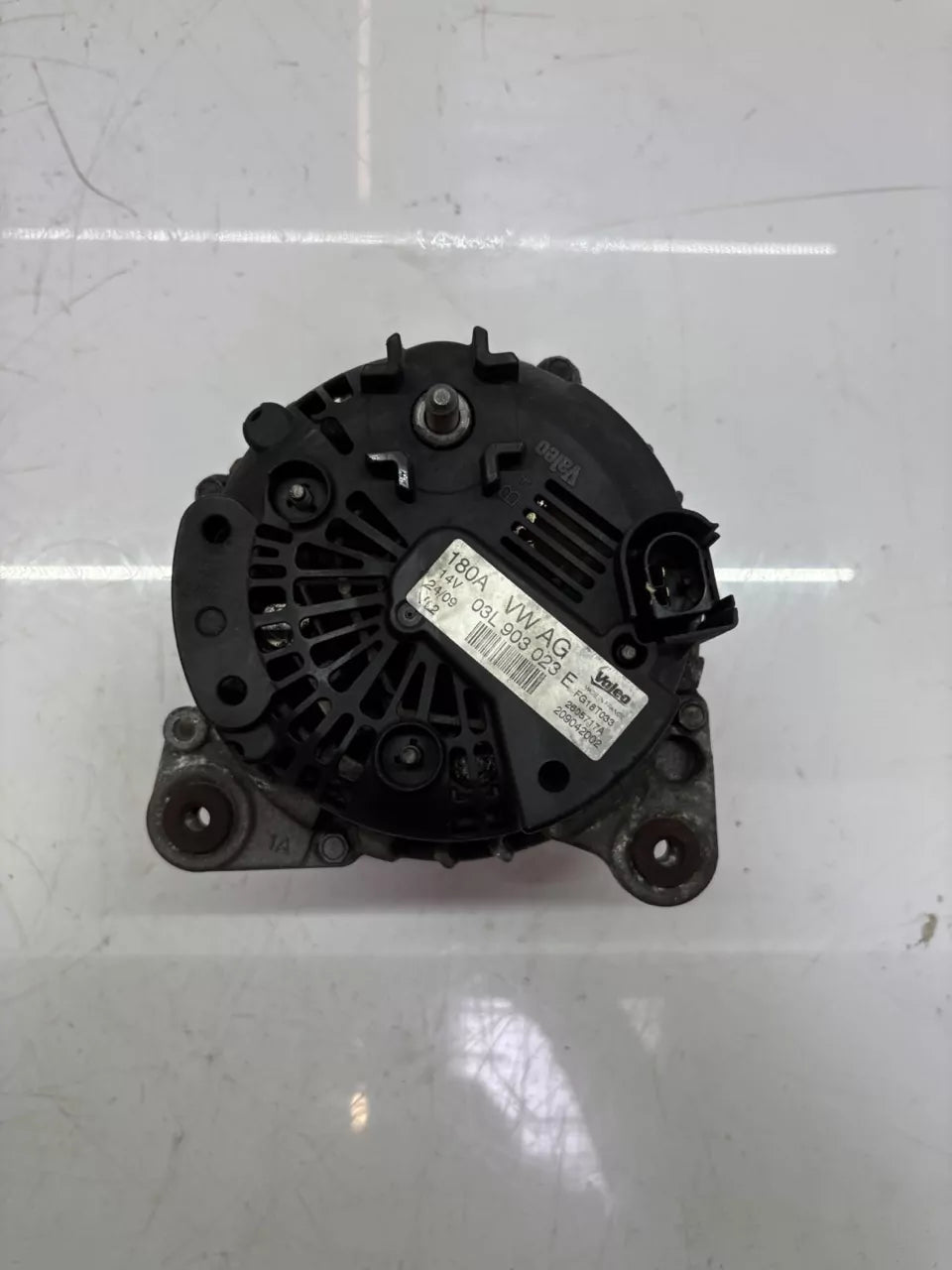 Alternador Volkswagen Golf Passat 2.0 TDI CBDC CBD 03L903023E