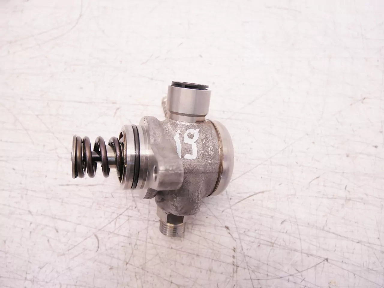 Bomba de combustible defectuosa Audi Seat A1 Ibiza 1.0 TSI DKRF 04E127027N