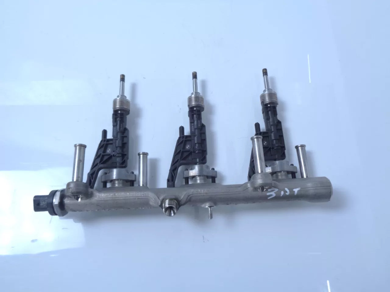 Riel inyector BMW Mini F55 F56 F57 1.5 B38A15A B38 8665631