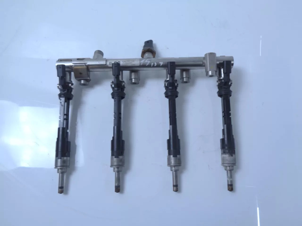 Rail de inyectores Nissan Qashqai MK2 1.3 DIG-T HR13DDT HR13 175200298R