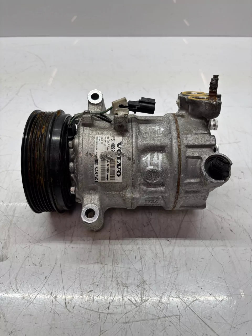 Compresor de aire acondicionado Volvo V40 526 2.0 D2 D4204T8 36010255
