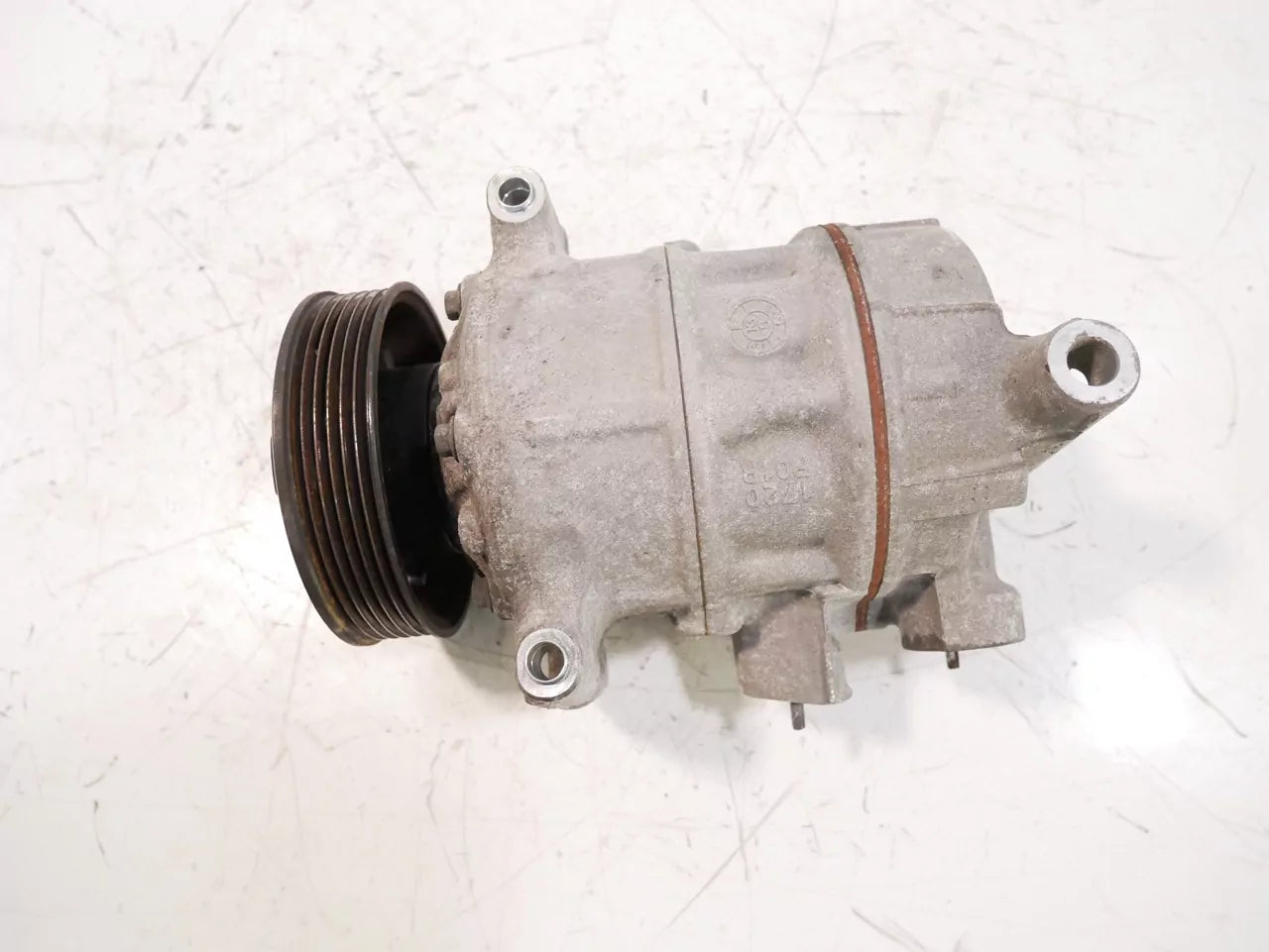 Compresor de aire acondicionado Skoda Octavia 5E5 2.0 TDI CKFC CKF 5Q0820803C