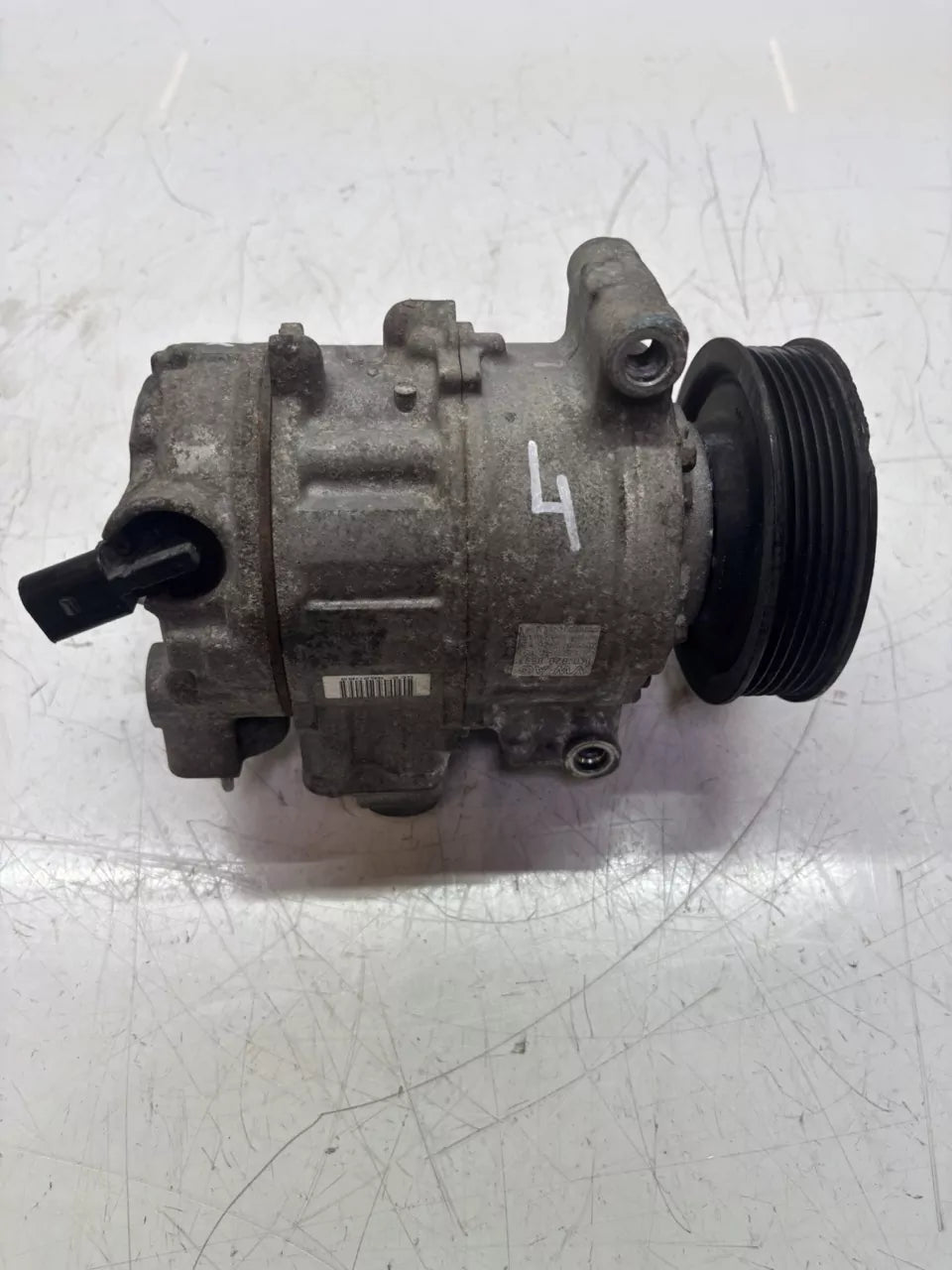 Compresor de aire acondicionado Skoda Volkswagen Golf 1.4 CGGA CGG 1K0820859T