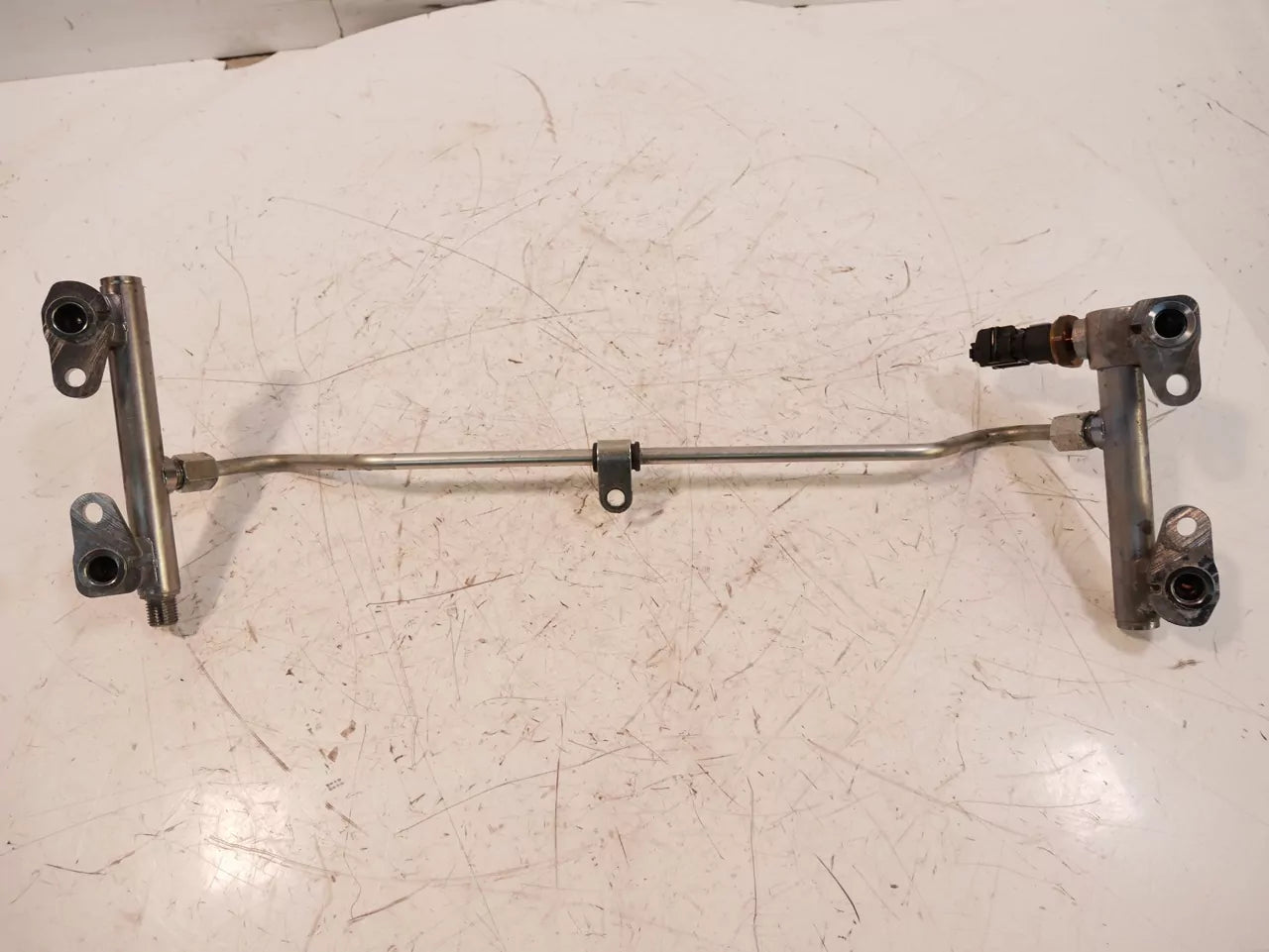 Riel inyector Toyota GR86 GR 86 Coupe 2.4 gasolina FA24D FA24 25HJ37K31E