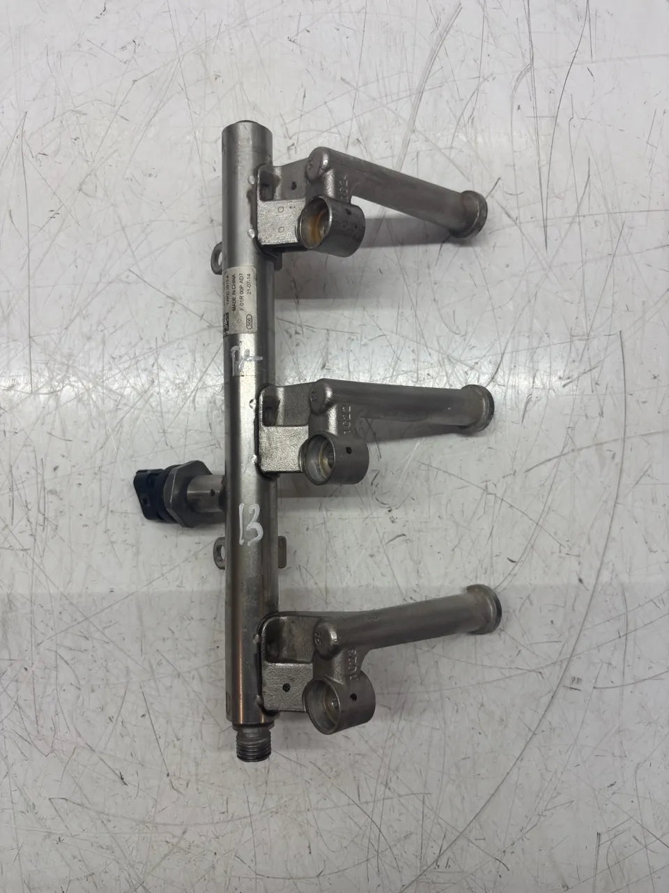 Carril del inyector Volvo XC40 1.5 T3 B3154T2 32257109