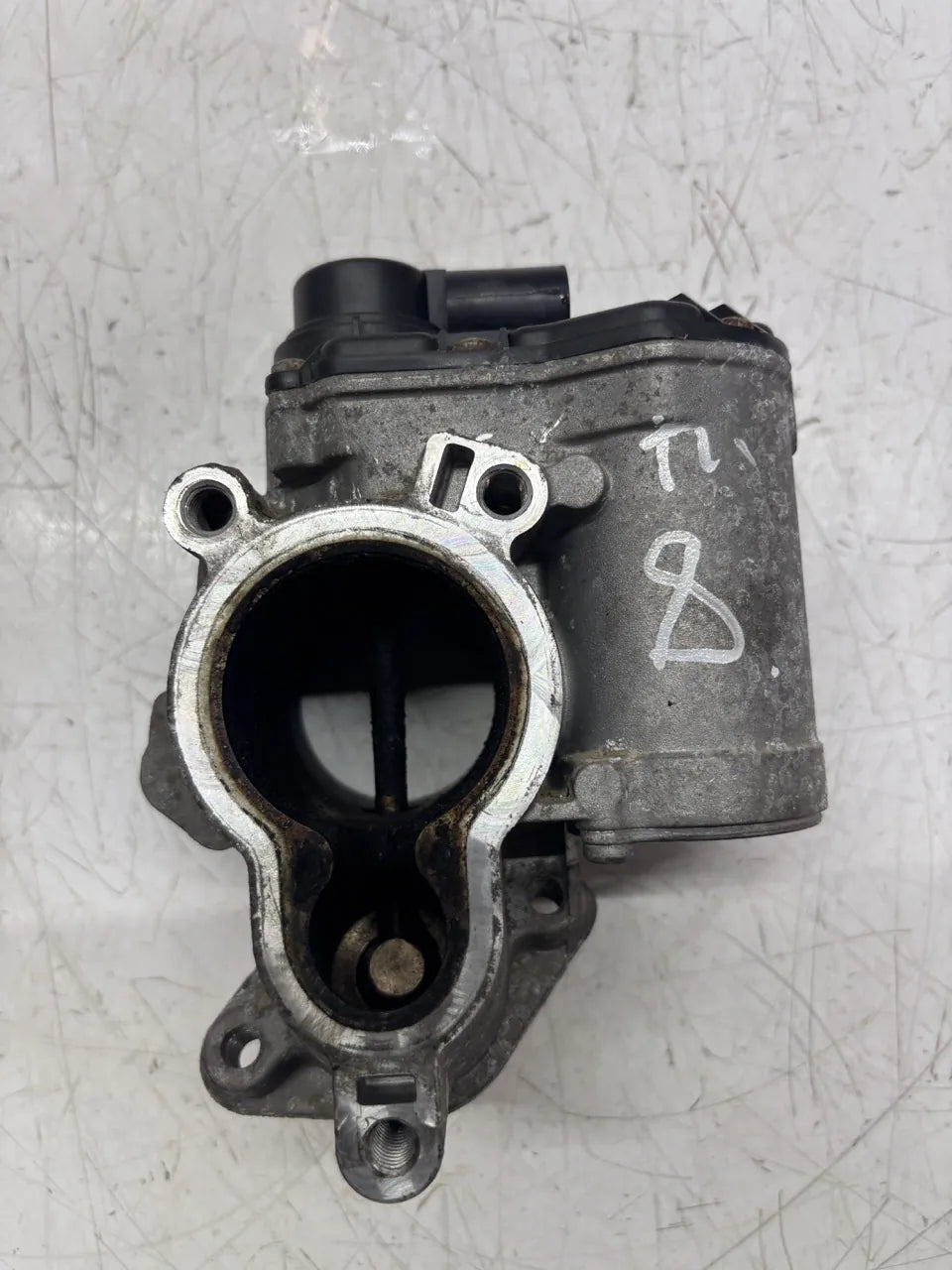 Válvula EGR Nissan Qashqai JJ10E 2.0 dCi M9R832 M9R 8200327011