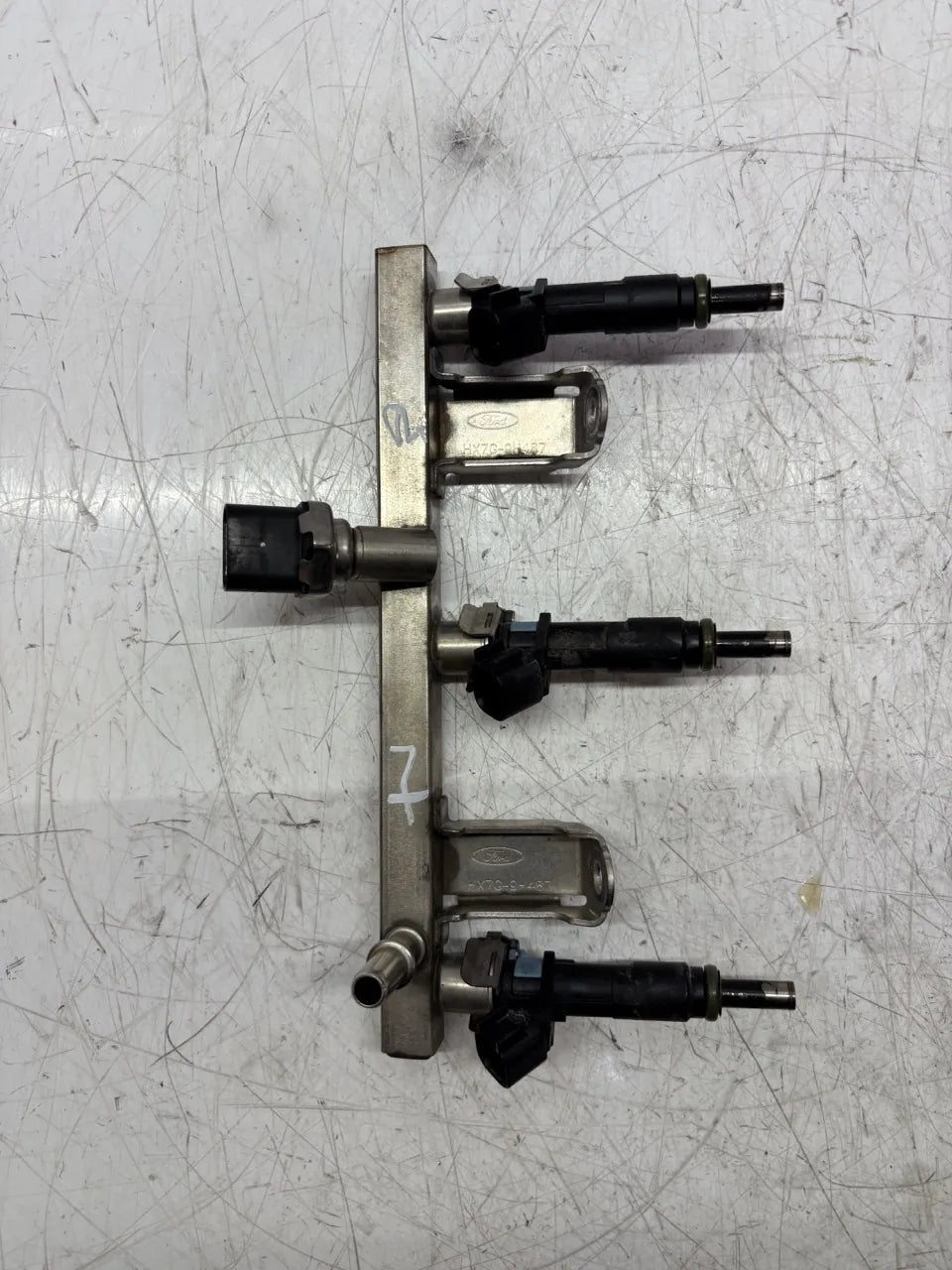 Riel inyector Ford Focus IV 1.5 EcoBoost YZDA HX7G-9D280-BB