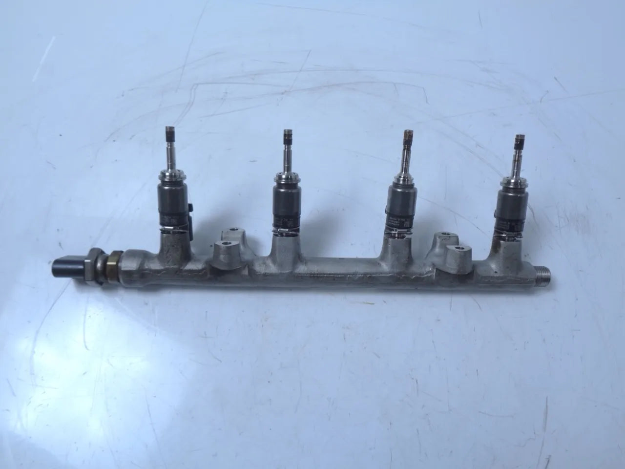 Rampa inyectora Audi Volkswagen A3 Q3 Golf 1,5 TFSI DFYA DFY 05E133320