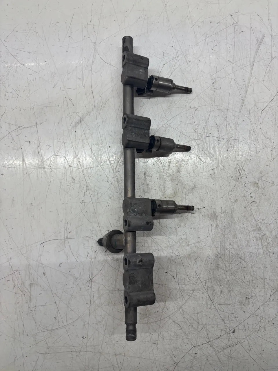 Rampa inyectora Nissan Juke F15 1.6 DIG-T MR16DDT 175211VA0A 166001KC0A