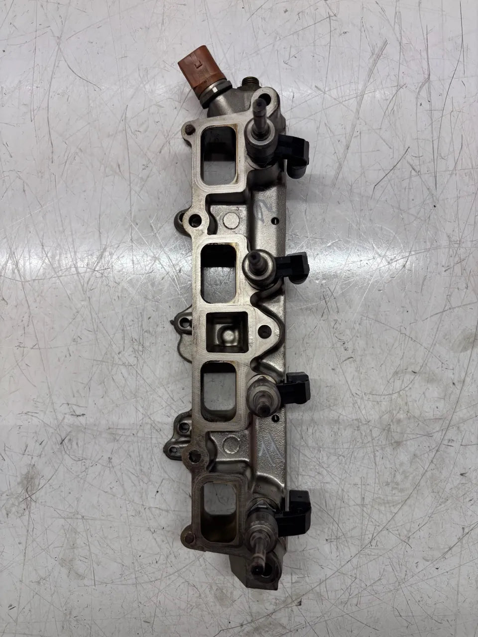 Rampa inyectora Volkswagen Golf VI 1.4 TSI CAVD CAV GK284AHB