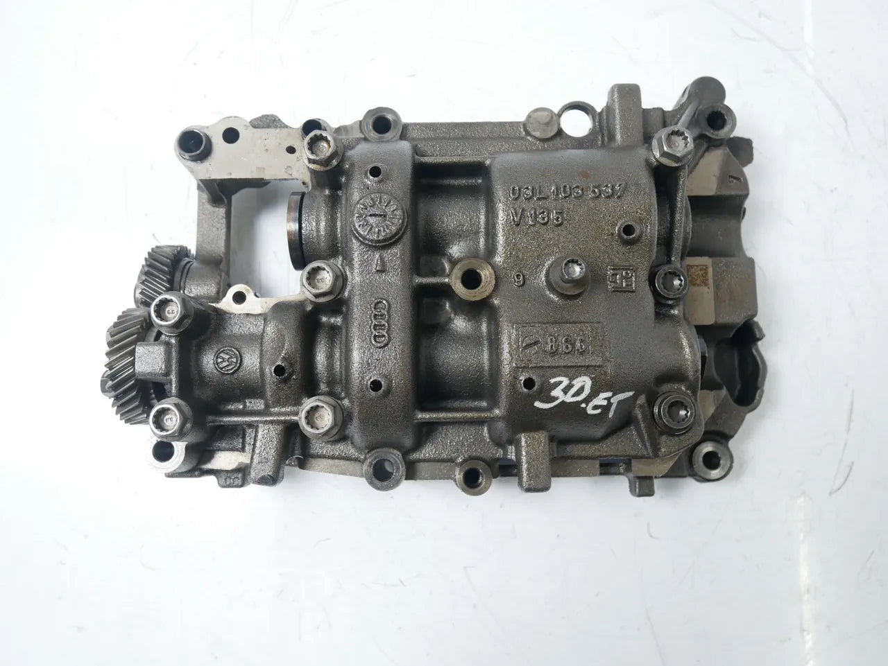 Eje balanceador Audi A4 B8 A5 2.0 TDI CGLC CGL 03L103537 sin bomba de aceite