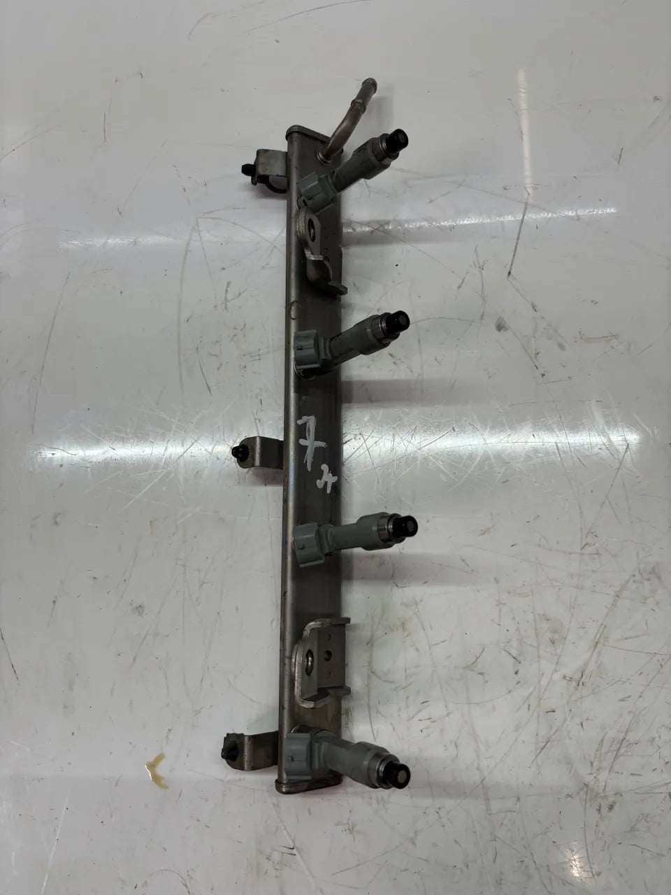 Rail inyector Suzuki Swift III 1.5 gasolina M15A 15730-86G00