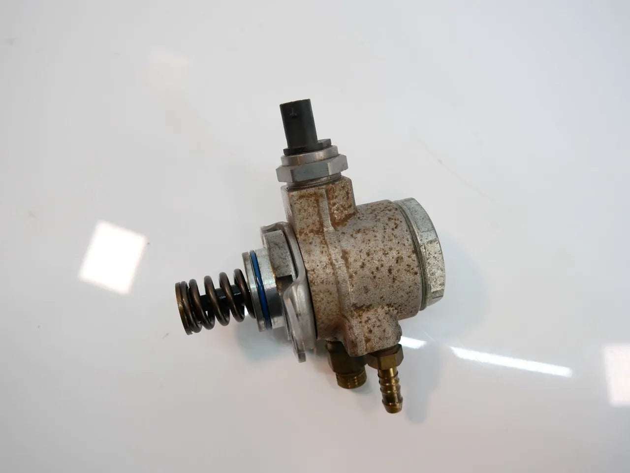 Bomba de combustible Volkswagen Beetle Passat Tiguan 1.4 TSI CTHD CTH 03C127026P