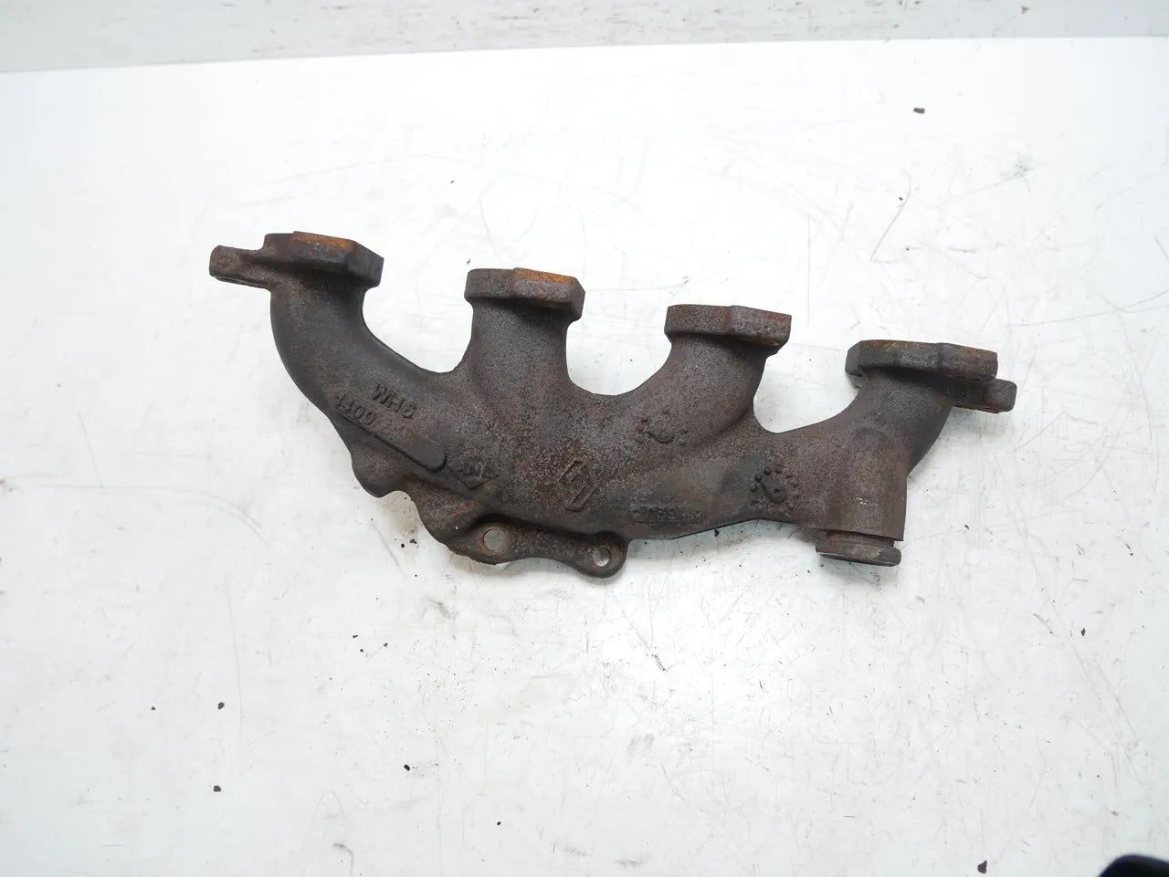 Colector de escape Renault Clio 1.5 dCi Diesel K9K608 K9K 140040840R
