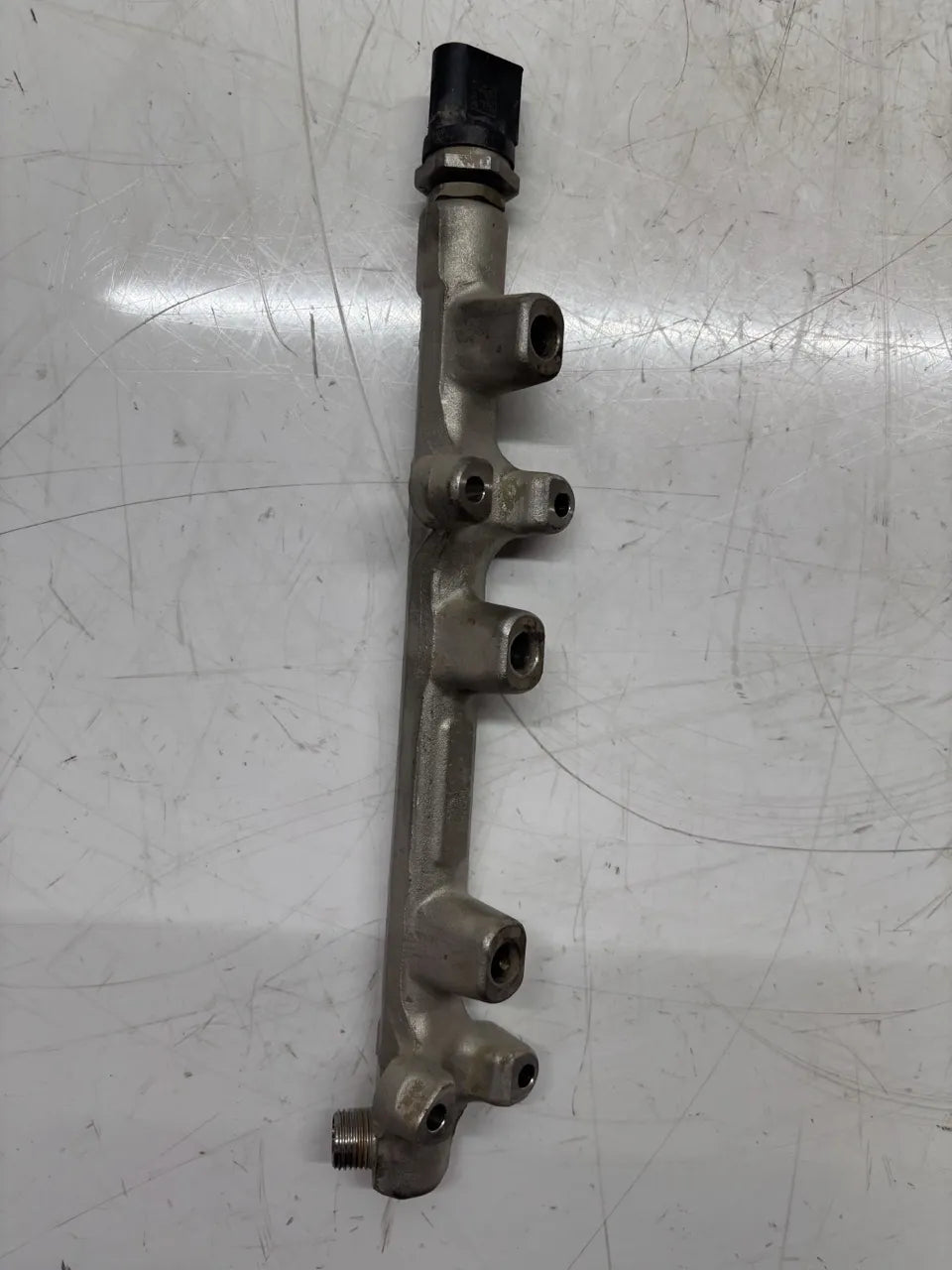 Rampa inyectora Seat Audi Skoda Volkswagen Arona 1.0 TSI TFSI DLAA DLA 05C133320A