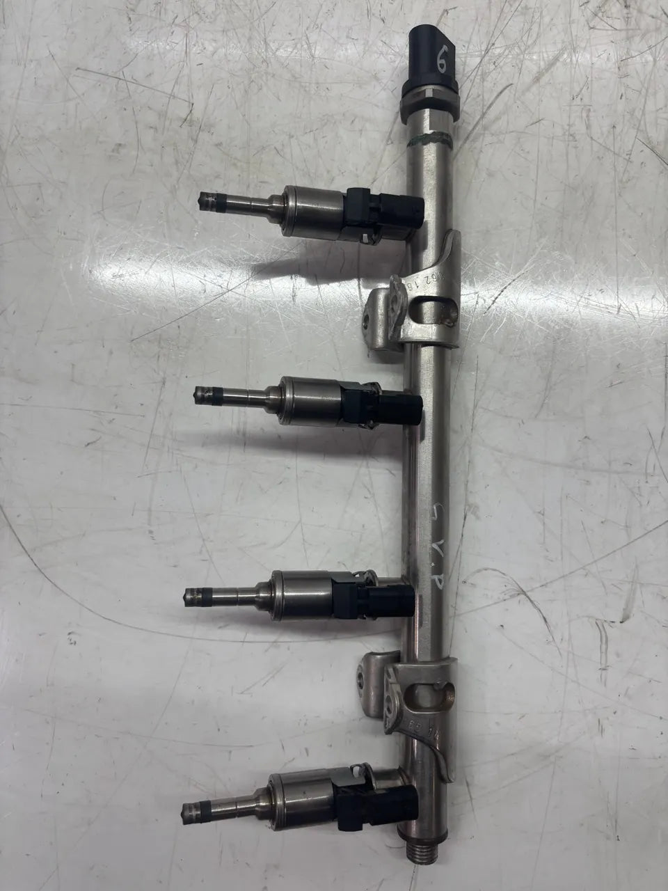 Rampa inyectora Audi Seat Skoda Volkswagen Karoq 1.4 TSI TFSI CZEA CZE 04E133320D