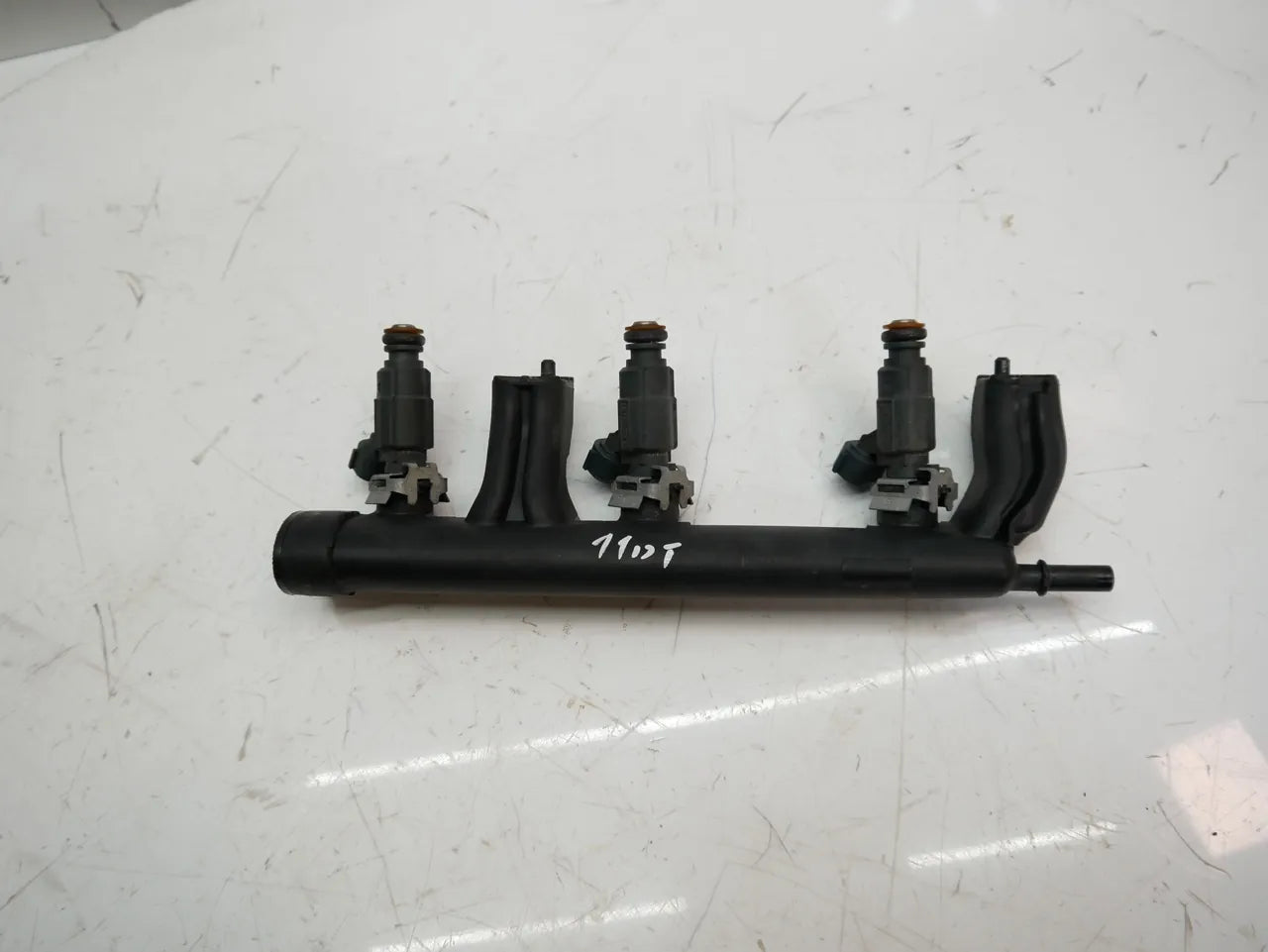 Riel inyector Citroen Peugeot C3 208 1.2 HMR EB2FA HM05 9816955780