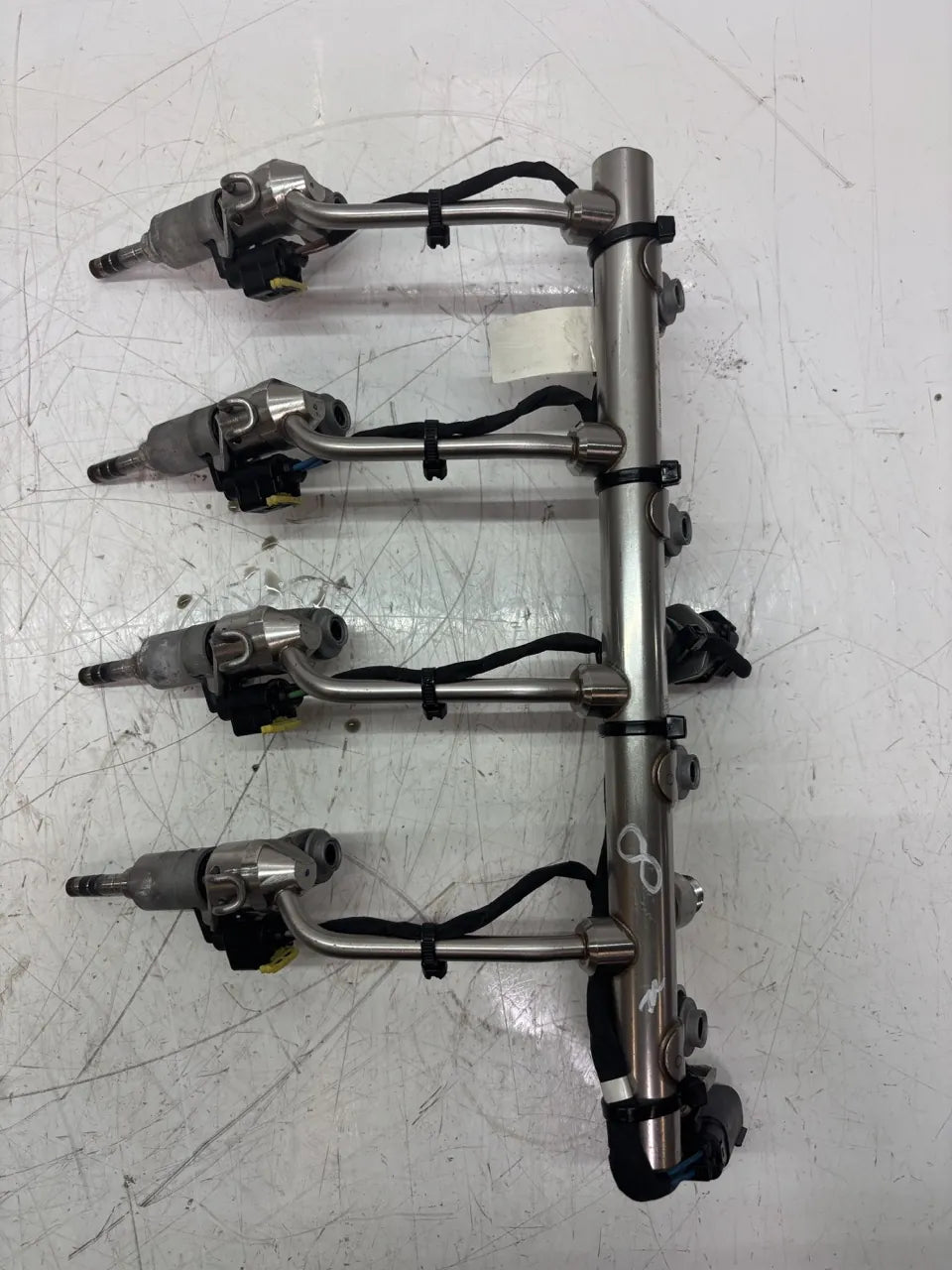 Carril del inyector MG HS AS23 1.5 TGDI Hybrid 15E4E 10764091