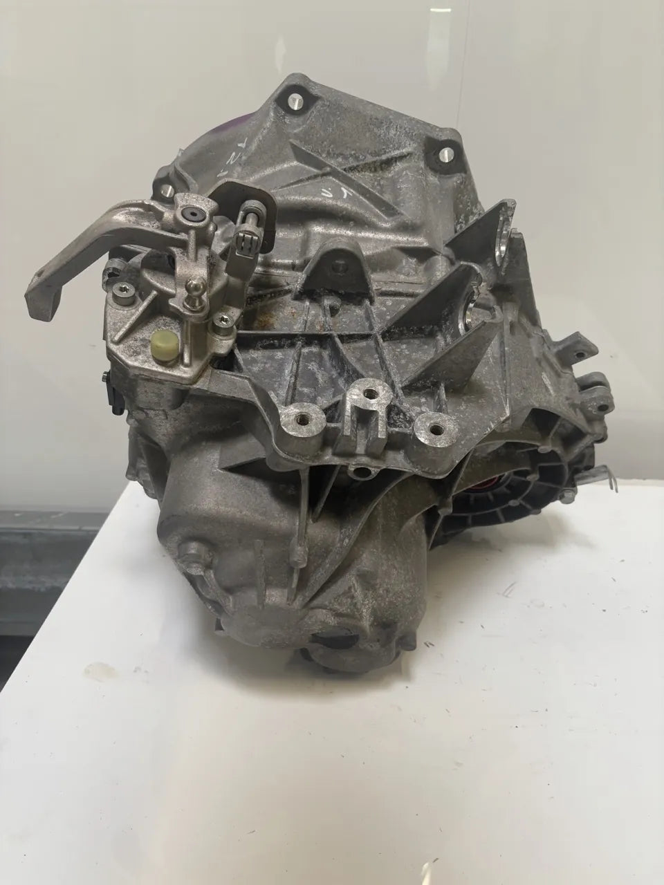 Transmisión manual de 6 velocidades BMW Serie 2 F44 1.5 218i B38A15A B38 GD6-58DG 23008482138