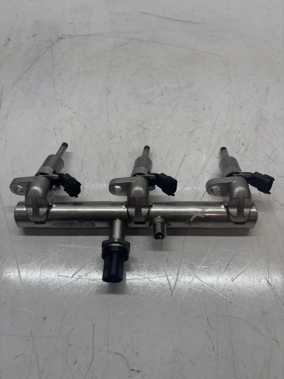 Riel inyector Alfa Romeo Giulia 952 2.9 gasolina 670053476 0670050573