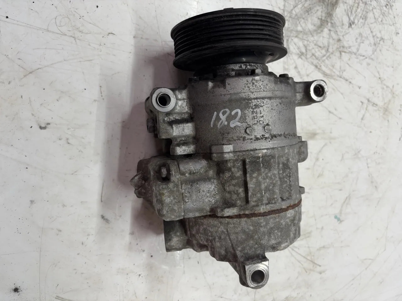 Compresor de aire acondicionado Audi Seat A4 B8 A5 Q5 2.0 TDI CAGA CAG 8K0260805L