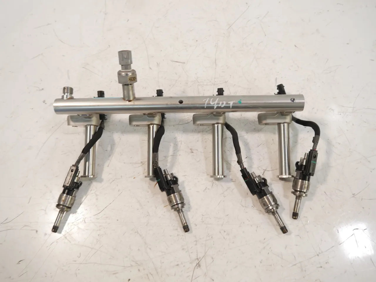 Carril del inyector Volvo XC60 246 2.0 T4 B4204T31 31410835 32140007