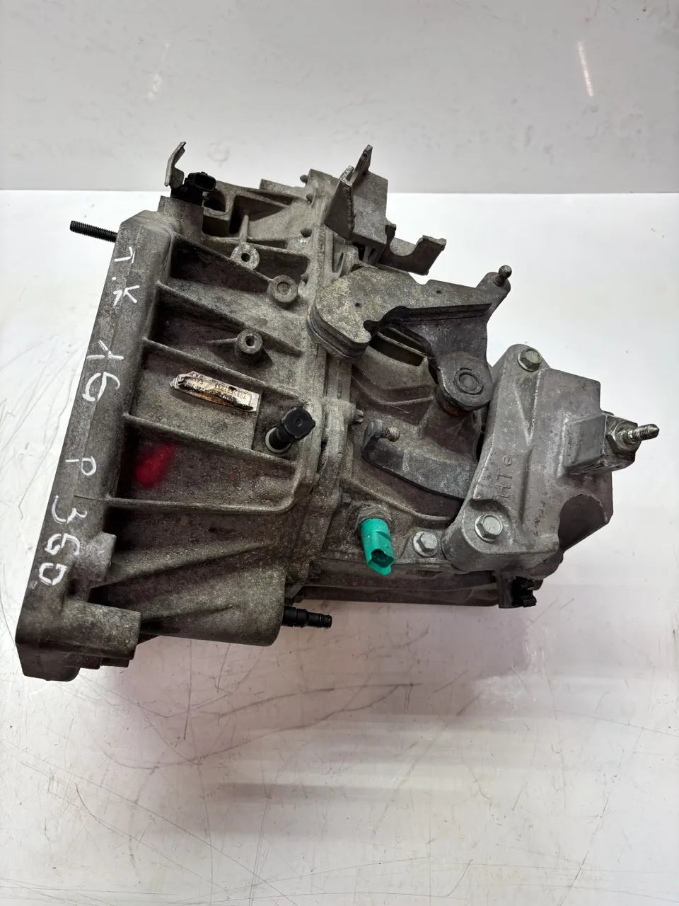 Transmisión Caja de cambios manual Nissan Juke F15 1.2 DIG-T HRA2DDT H5F409 304011420R