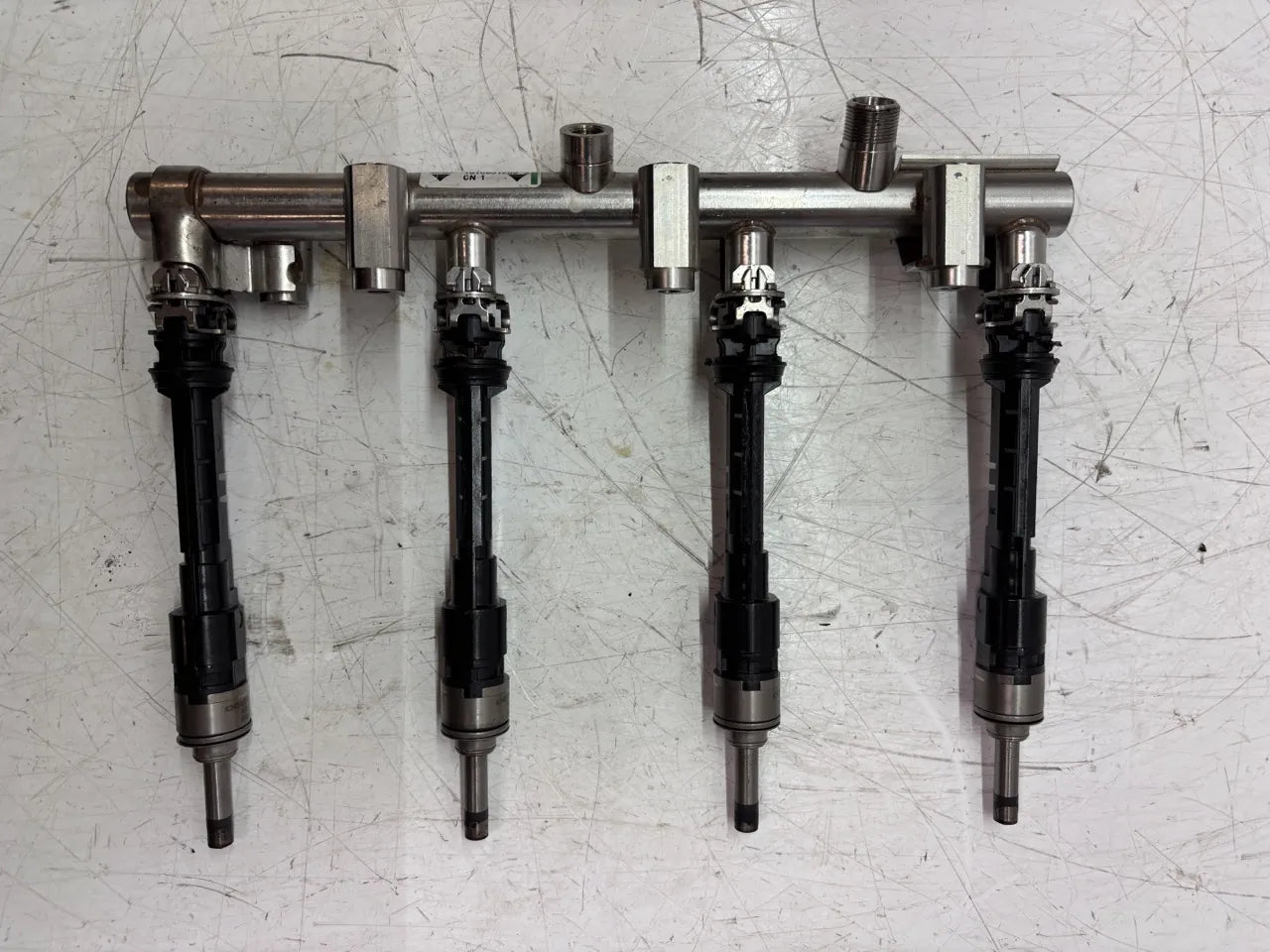 Riel inyector Nissan 1.3 DIG-T HR13DDT HR13 175200298R 166001525R