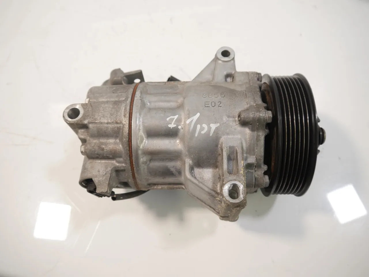 Compresor de aire acondicionado Nissan Juke 1.0 HR10DDT HR10 926002888R