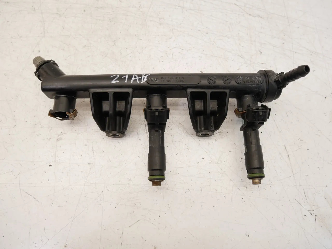 Carril del inyector Skoda Volkswagen Fabia Fox 1.2 CHF CHFA CHFB 03D133319K 03D906031G