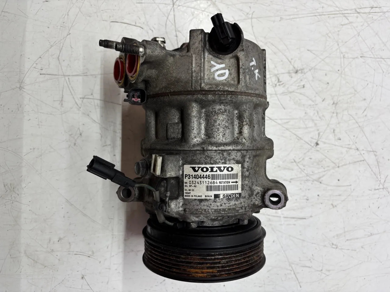Compresor de aire acondicionado Volvo V60 I 2.0 D4 D4204T14 31404446