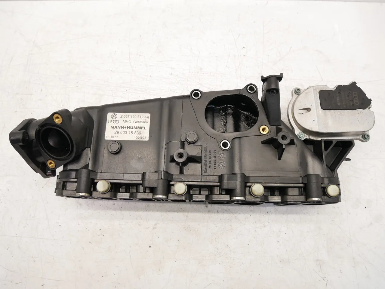 Colector de admisión Audi A8 D3 4.0 TDI quattro ASE 057129712AA