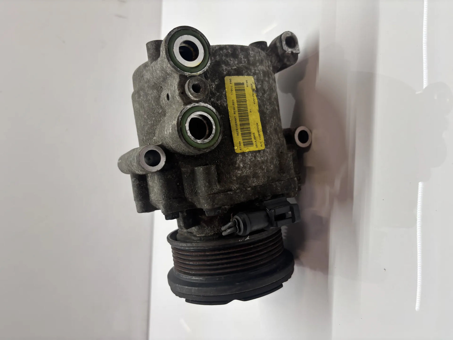 Compresor de aire acondicionado Ford Fiesta VI 1.25 gasolina STJB 8V51-19D629-EG