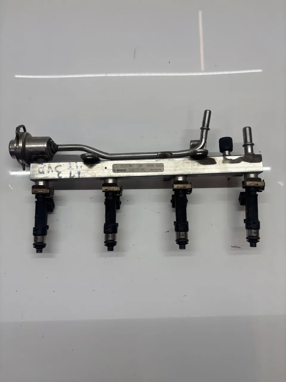 Rail de inyectores Opel Zafira Tourer C 1.4 gasolina B14NET LUJ 55577580