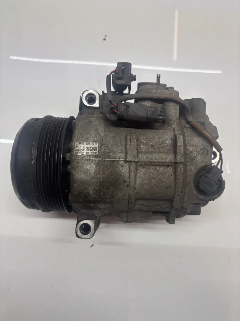 Compresor de aire acondicionado Mercedes-Benz Clase E 2.2 CDI OM651.924 651.924 A0008302600